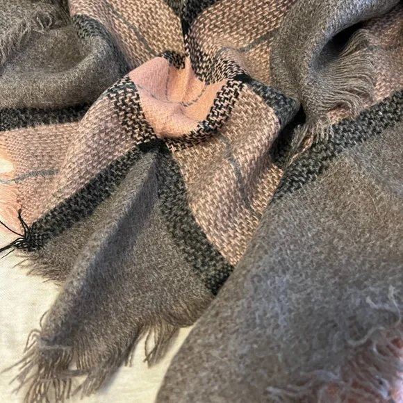 NWT Plaid Blanket Scarf Wrap - Picture 8 of 9